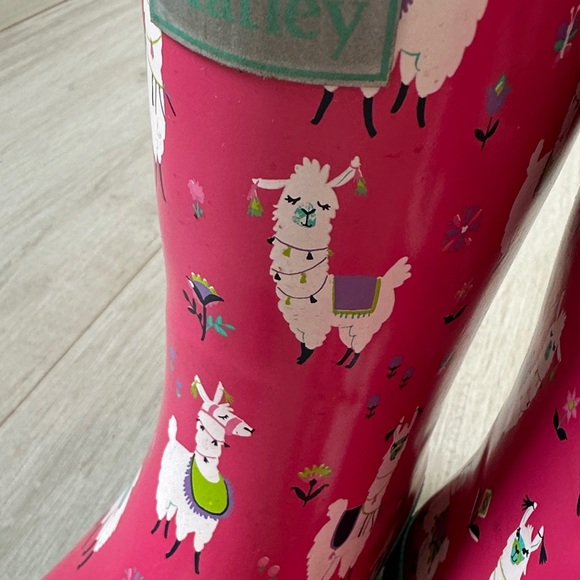 Hatley Girl”s Pink Llama Clastic Rain Boots with Teal Trim - Picture 10 of 15